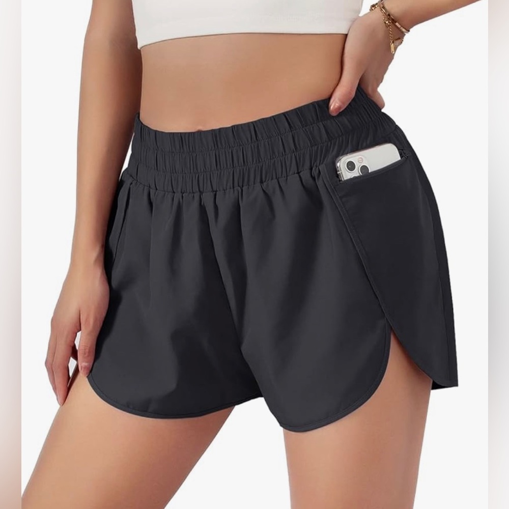 Blooming Jelly black athletic shorts size medium